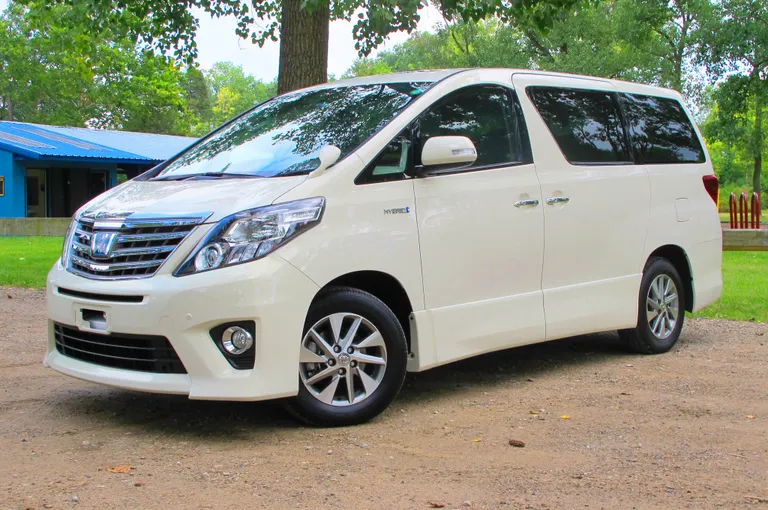 2013-toyota-alphard-031